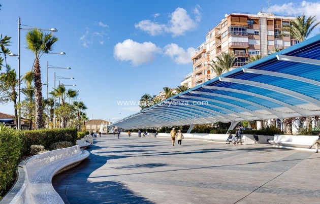 Resale - Apartment / flat - Torrevieja - Paseo Maritimo
