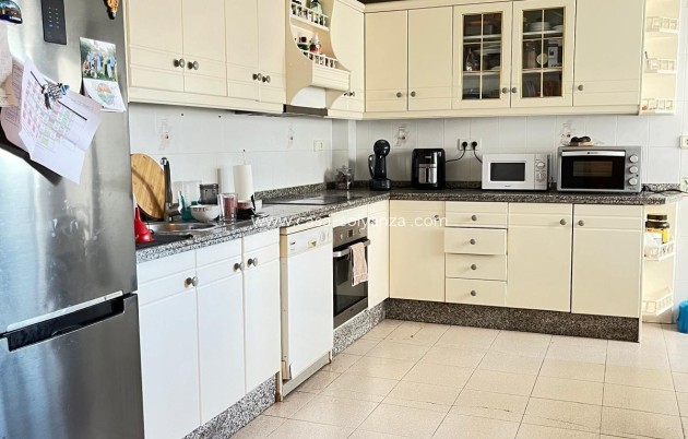 Resale - Apartment / flat - Torrevieja - Estacion Autobuses