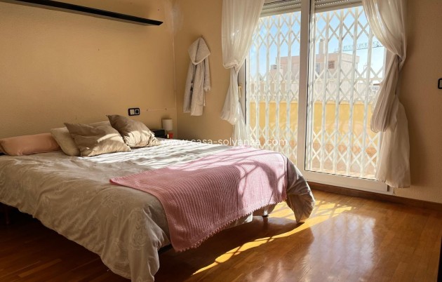Resale - Apartment / flat - Torrevieja - Estacion Autobuses