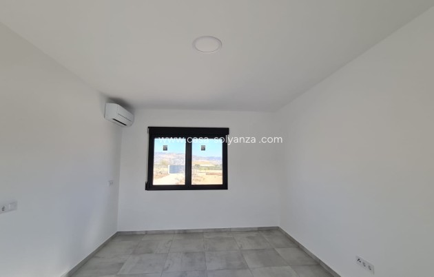Resale - Villa - Pinoso - Inland