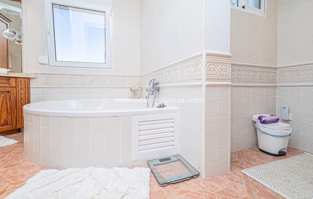 Resale - Villa - San Miguel de Salinas - Las Communicaciones