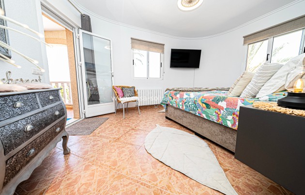 Resale - Villa - San Miguel de Salinas - Las Communicaciones
