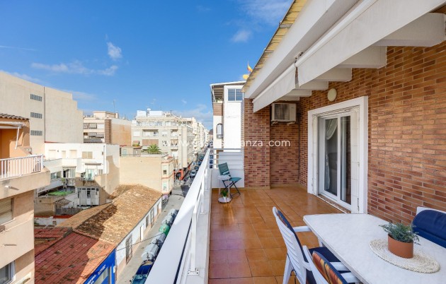 Resale - Apartment / flat - Torrevieja - Paseo Maritimo