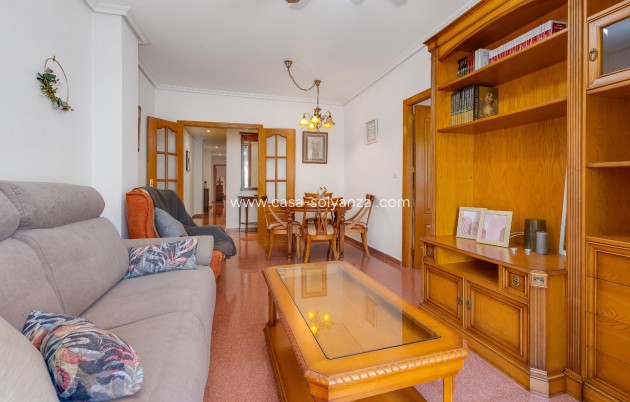 Resale - Apartment / flat - Torrevieja - Paseo Maritimo