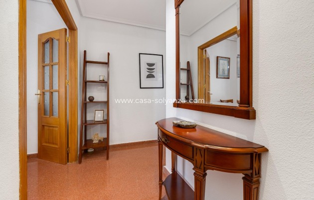 Resale - Apartment / flat - Torrevieja - Paseo Maritimo