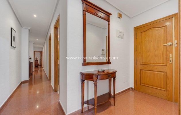 Resale - Apartment / flat - Torrevieja - Paseo Maritimo