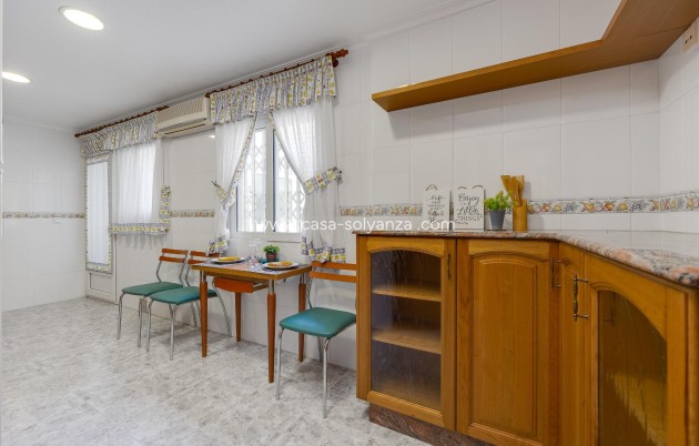 Resale - Apartment / flat - Torrevieja - Paseo Maritimo