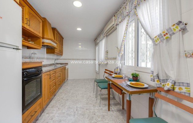 Resale - Apartment / flat - Torrevieja - Paseo Maritimo
