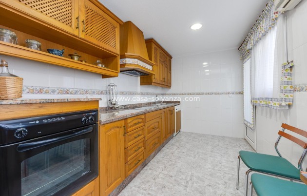 Resale - Apartment / flat - Torrevieja - Paseo Maritimo