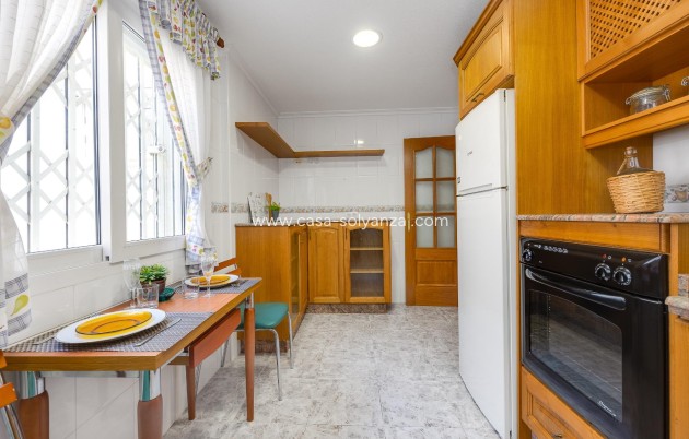 Resale - Apartment / flat - Torrevieja - Paseo Maritimo