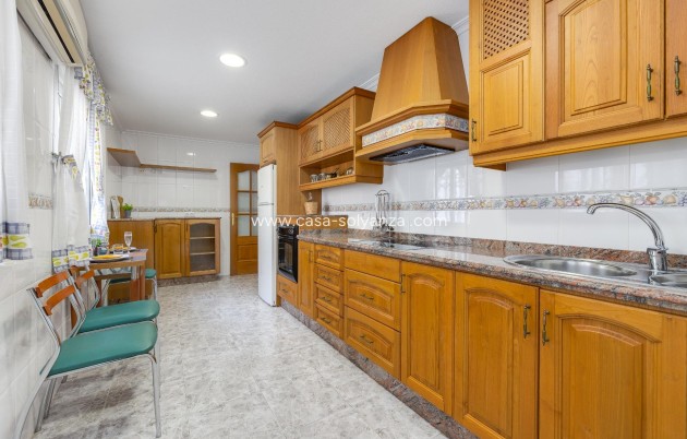 Resale - Apartment / flat - Torrevieja - Paseo Maritimo