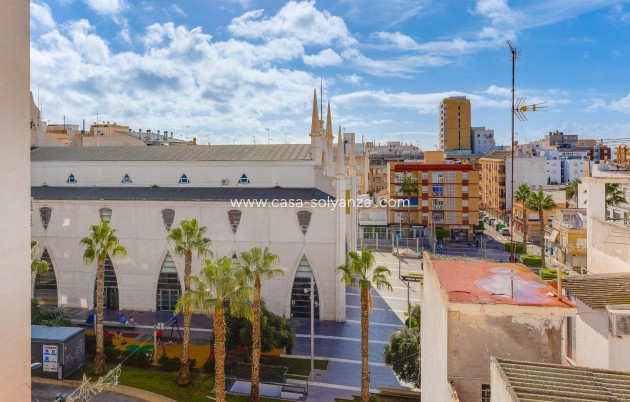 Resale - Apartment / flat - Torrevieja - Paseo Maritimo