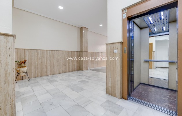 Resale - Apartment / flat - Torrevieja - Paseo Maritimo