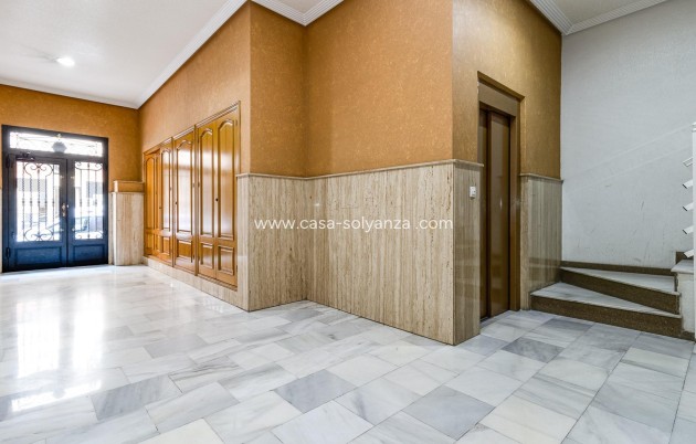 Resale - Apartment / flat - Torrevieja - Paseo Maritimo