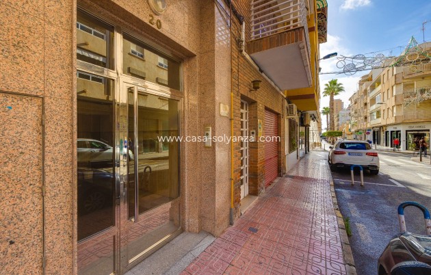 Resale - Apartment / flat - Torrevieja - Paseo Maritimo