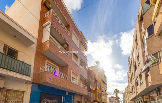 Resale - Apartment / flat - Torrevieja - Paseo Maritimo