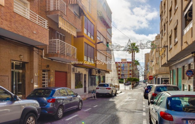 Resale - Apartment / flat - Torrevieja - Paseo Maritimo
