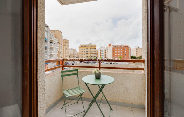Resale - Apartment / flat - Torrevieja - Estacion Autobuses