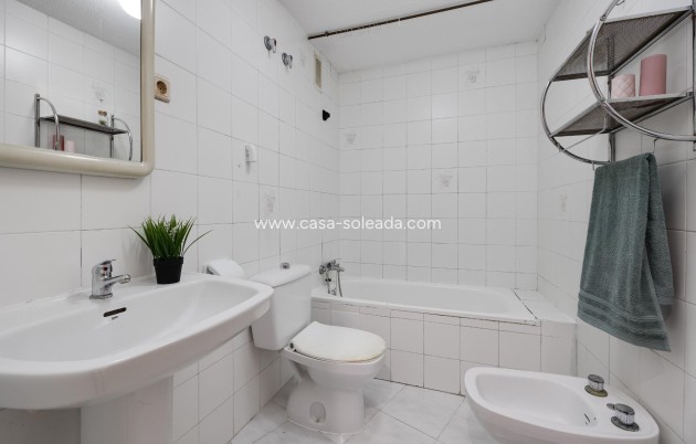 Resale - Apartment / flat - Torrevieja - Estacion Autobuses
