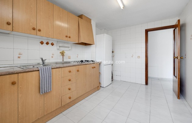 Resale - Apartment / flat - Torrevieja - Estacion Autobuses