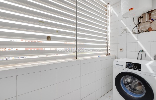 Resale - Apartment / flat - Torrevieja - Estacion Autobuses