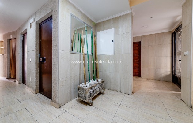 Resale - Apartment / flat - Torrevieja - Estacion Autobuses