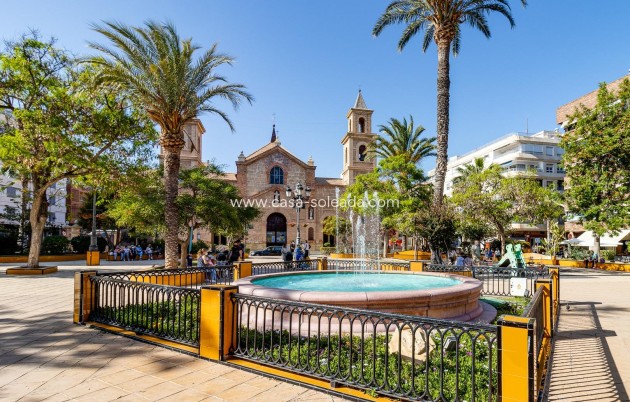 Resale - Apartment / flat - Torrevieja - Estacion Autobuses