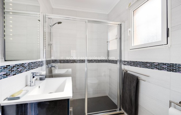 Revente - Bungalow - Torrevieja - Aguas nuevas