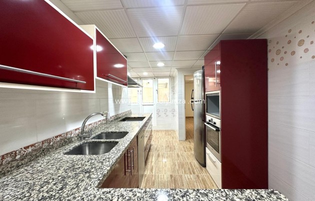 Resale - Apartment / flat - Torrevieja - Playa del Cura