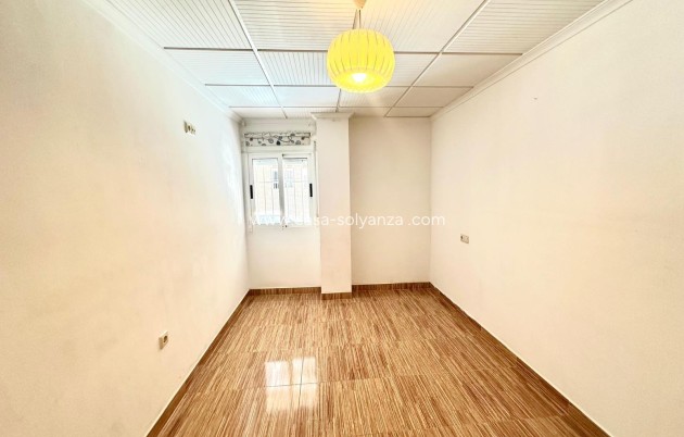 Resale - Apartment / flat - Torrevieja - Playa del Cura