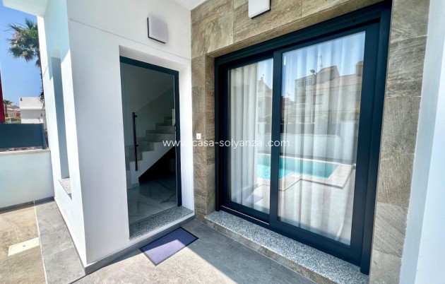 Resale - Villa - Torrevieja - La Siesta