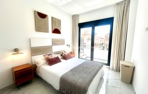 Resale - Villa - Torrevieja - La Siesta
