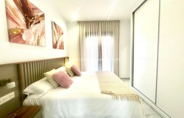Resale - Villa - Torrevieja - La Siesta