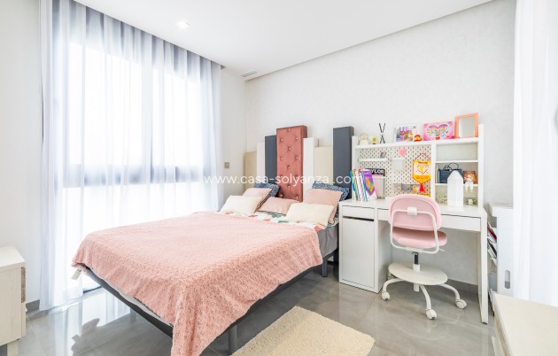 Resale - Villa - Torrevieja - Los Altos
