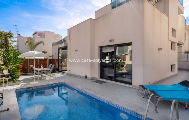 Resale - Villa - Torrevieja - Aguas nuevas