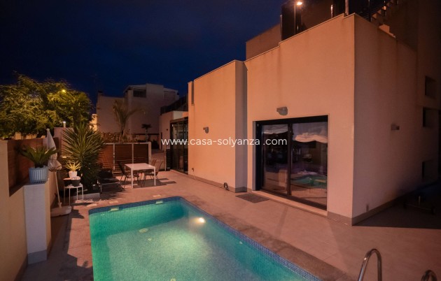 Resale - Villa - Torrevieja - Aguas nuevas