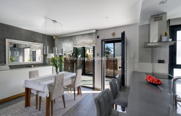 Resale - Villa - Torrevieja - Aguas nuevas