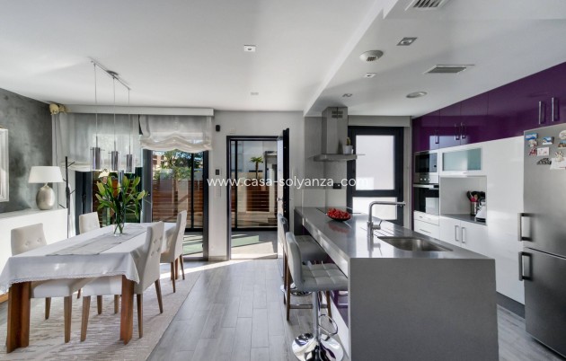 Resale - Villa - Torrevieja - Aguas nuevas