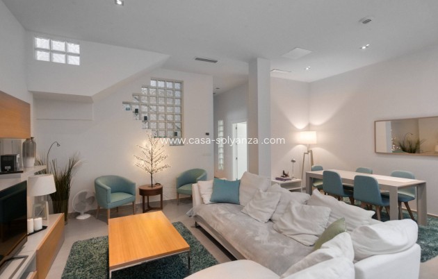 Resale - Villa - Torrevieja - Aguas nuevas