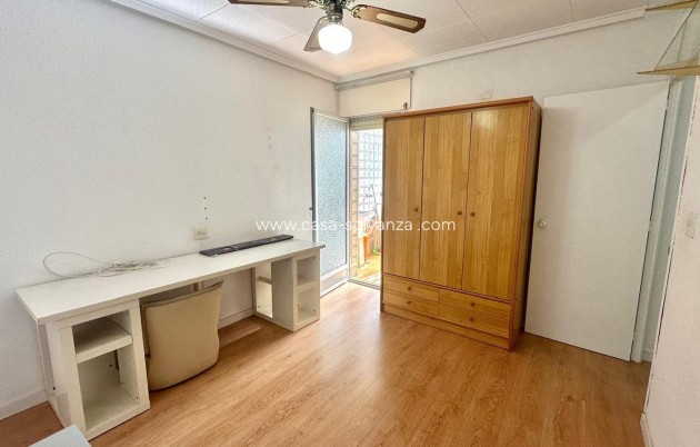 Resale - Apartment / flat - Torrevieja - Playa de los Locos