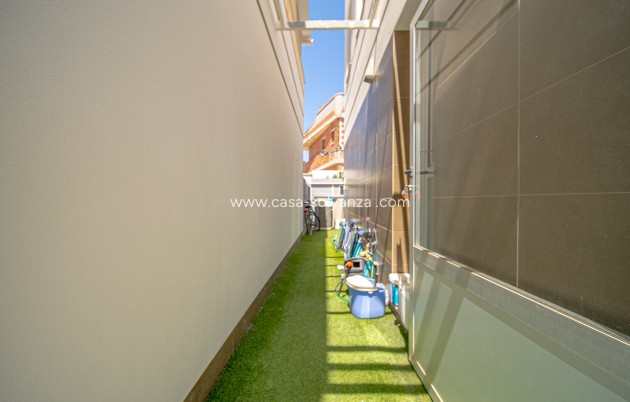 Resale - Villa - Orihuela Costa - Lomas de Cabo Roig