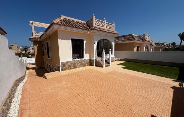 Resale - Villa / Detached - Ciudad Quesada
