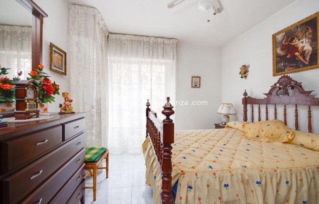 Resale - Apartment / flat - Torrevieja - Playa del Cura
