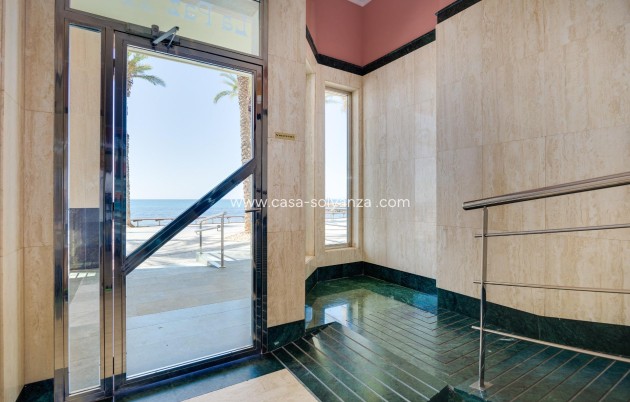 Resale - Apartment / flat - Torrevieja - Paseo Maritimo