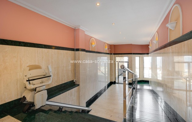 Resale - Apartment / flat - Torrevieja - Paseo Maritimo