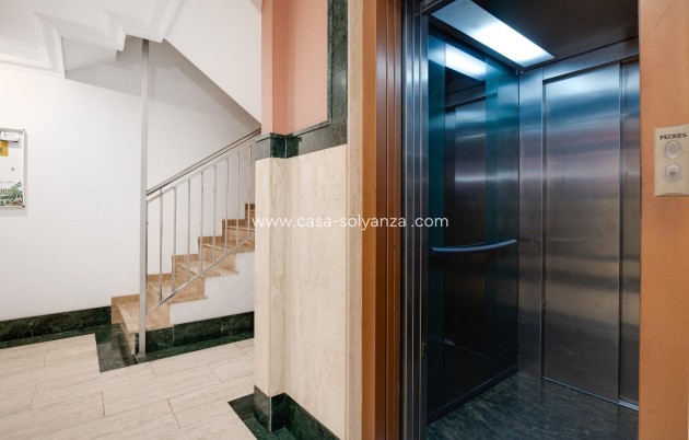 Resale - Apartment / flat - Torrevieja - Paseo Maritimo