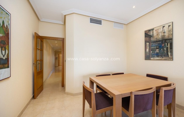 Resale - Apartment / flat - Torrevieja - Paseo Maritimo