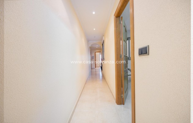 Resale - Apartment / flat - Torrevieja - Paseo Maritimo