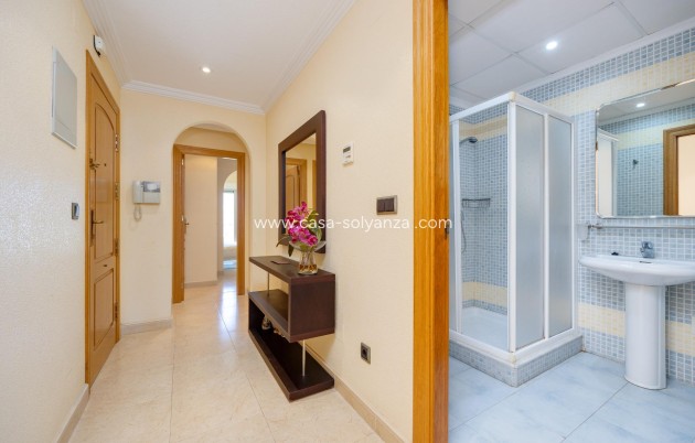 Resale - Apartment / flat - Torrevieja - Paseo Maritimo