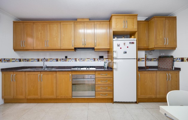 Resale - Apartment / flat - Torrevieja - Paseo Maritimo